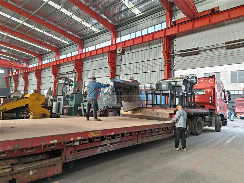 <a href='http://m.tianya16888.cn' target='_blank'><span>鋁合金破碎機</span></a>設(shè)備1600型發(fā)往四川客戶