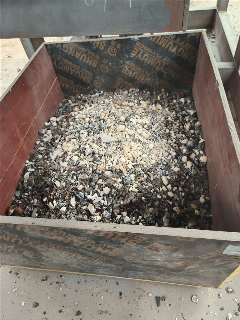 客戶廢舊小家電通過(guò)<a href='http://m.tianya16888.cn/psxl/1279.html' target='_blank'><span>廢鋁破碎</span></a>機(jī)破碎分選效果